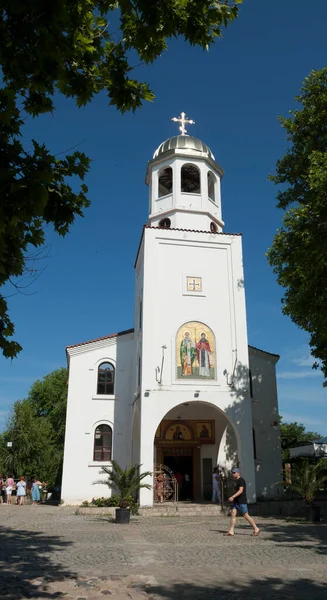 SOZOPOL, BULGARIEN - JUNI 06, 2019: S:t Kirill och S:t Mephodius ortodoxa kyrka, slutet av 1800-talet. — Stockfoto