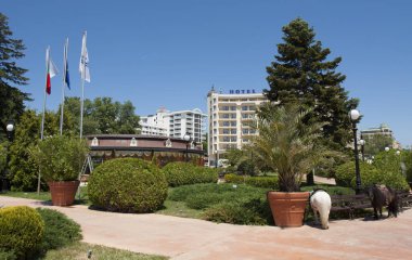Deniz gezinti güvertesi ve otel Amiral, Golden Sands tatil beldesi, Bulgaristan