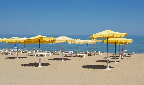 Ombrelloni Sulla Spiaggia Mare Golden Sands Bulgaria — Foto Stock