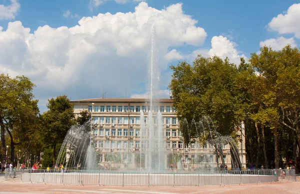 Varna Bulgaria Agosto 2015 Fuente Plaza Independencia Varna Bulgaria — Foto de Stock