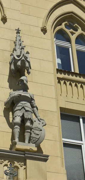 Lvov, skulptur på byggnad — Stockfoto