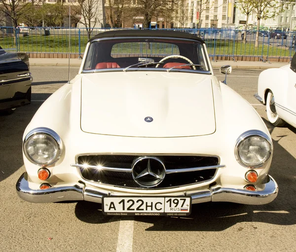 Retro mercedes benz — Zdjęcie stockowe