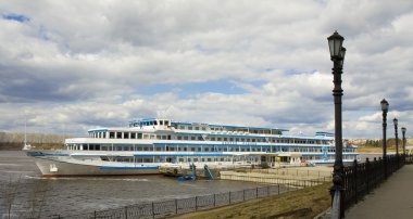 Volga üzerinde gemi