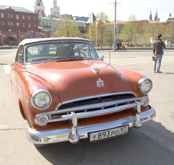 Retro-Auto ausweichen — Stockfoto