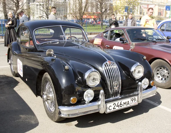 Ретро-автомобиль Jaguar — стоковое фото