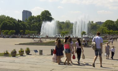 Moskova, Gorki Parkı莫斯科-2014 年 5 月 23 日: 勤和市游客休息在高尔基公园在夏天。公园位于城市中心成立于 1928 年，由俄罗斯著名作家马克西姆命名 1932 年高尔基