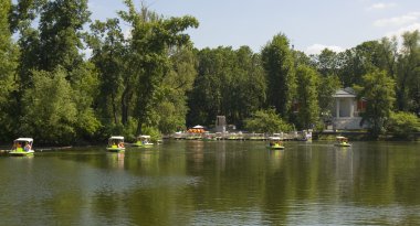 Moskova, Gorki Parkı莫斯科-2014 年 5 月 23 日: 勤和市游客休息在高尔基公园在夏天。公园位于城市中心成立于 1928 年，由俄罗斯著名作家马克西姆命名 1932 年高尔基