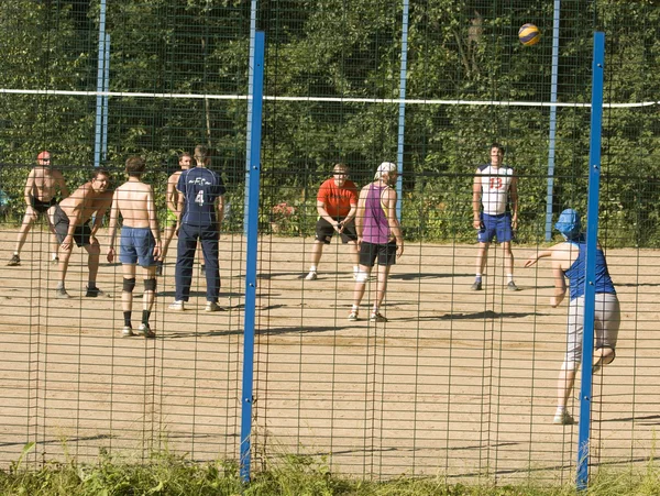 La gente descansa en el parque Izmaylovo — Foto de Stock