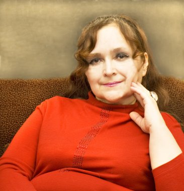 Kırmızılı kadın