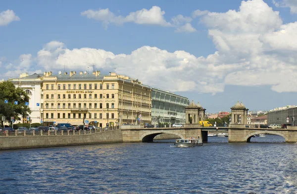 圣彼得斯堡，罗蒙诺索夫丰坦卡河上的桥 — 图库照片