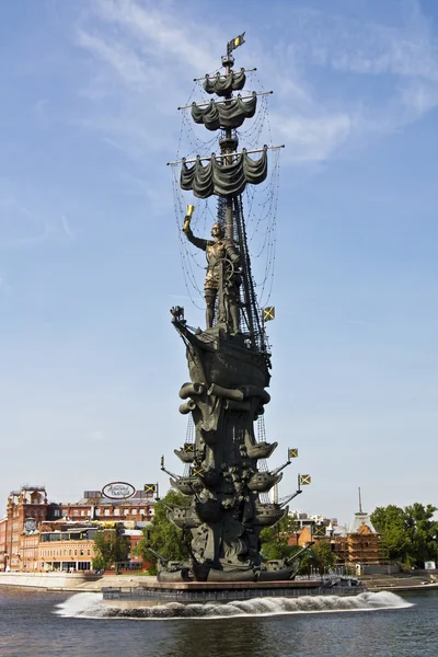 Москва, пам'ятник царя Петра i — стокове фото