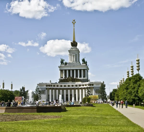 Moscow, fountains in exhibition centre — Stock Photo, Image