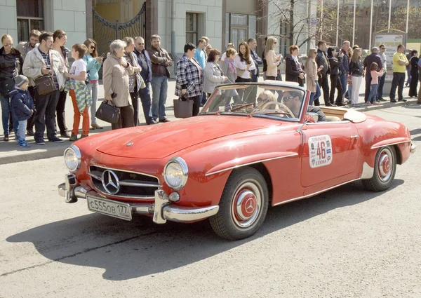 Coche retro Mercedes — Foto de Stock