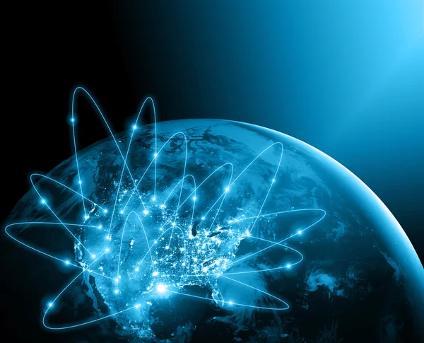 Mapa del mundo sobre un trasfondo tecnológico. América. Mejor Concepto de Internet de los negocios globales. Elementos de esta imagen proporcionados por la NASA —  Fotos de Stock