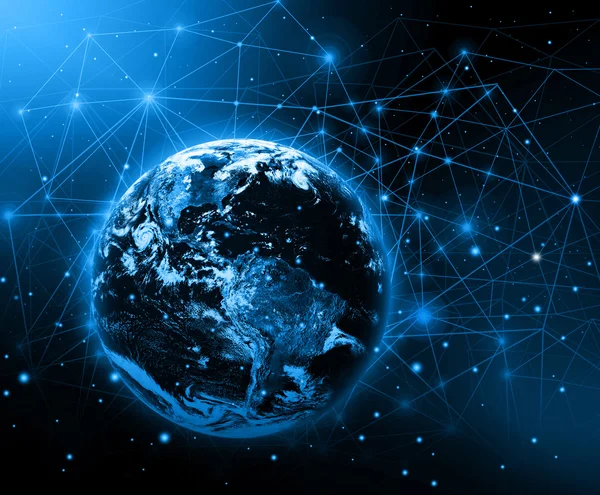 Global iş dünyasının en iyi internet kavramı. Küre, teknolojik arka planda parlayan çizgiler. Elektronik, Wi-Fi, ışınları, sembolleri İnternet, televizyon, mobil ve uydu iletişimi