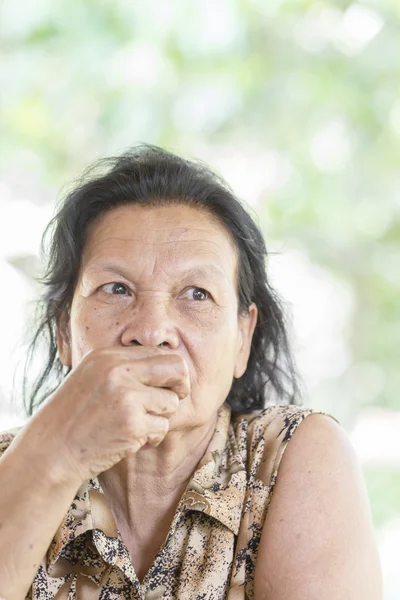 年配の女性を食べる — ストック写真