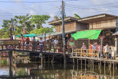 Klongdan Nehri Pazarı