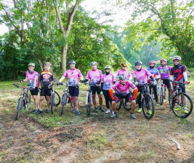 Grup Bisiklet kask içinde