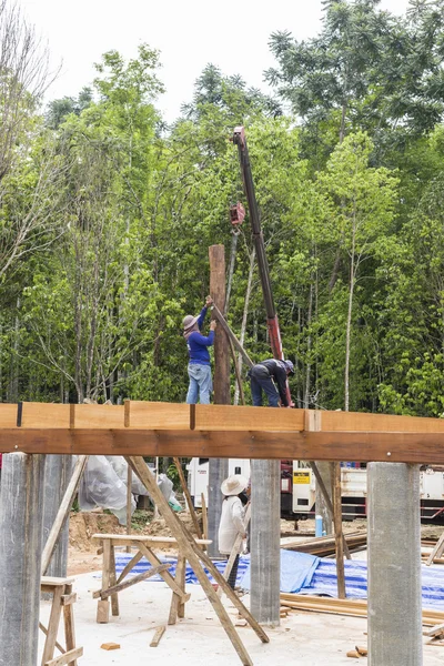 Miejsce drewno filar Crane — Zdjęcie stockowe