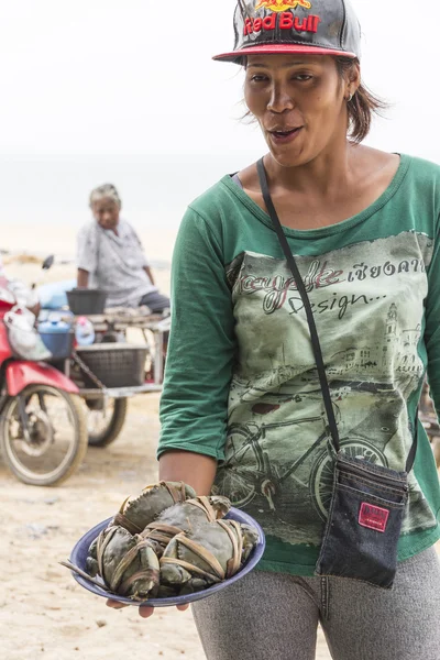 Mujer tailandesa vendiendo cangrejo —  Fotos de Stock