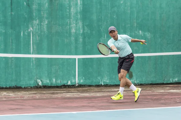 Jugador de tenis en acción — Foto de Stock