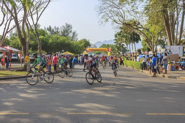 El comienzo de una carrera ciclista — Foto de Stock