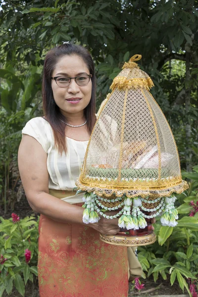 Asian woman holding tray — Stock Photo, Image