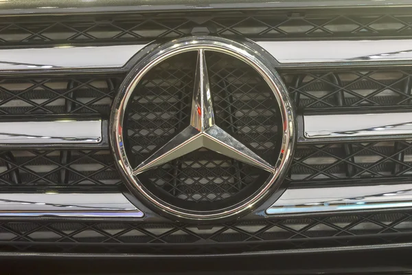 Logo's van mercedes-benz auto — Stockfoto