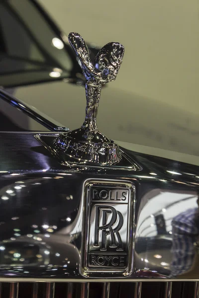 Logos des Rolls Royce Phantom verlängerter Radstand — Stockfoto