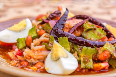 Kanatları baharatlı salata fasulye