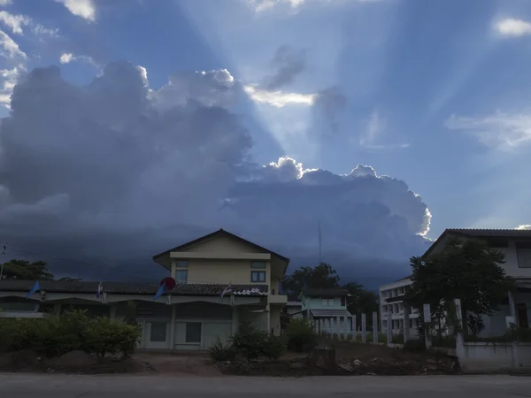 Puesta de sol con rayos de sol — Foto de Stock