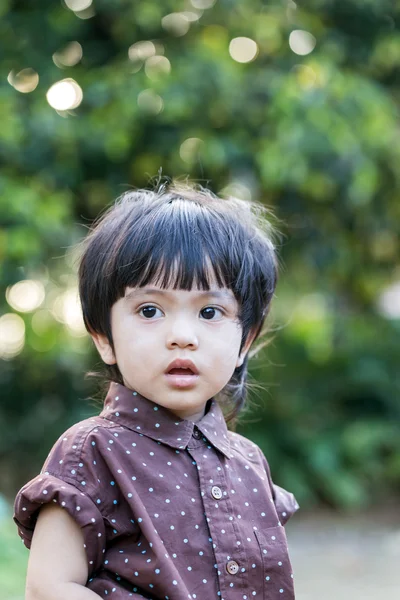 Asiatico carino piccolo ragazzo — Foto Stock