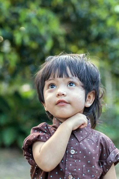 Asiático lindo pequeño niño — Foto de Stock