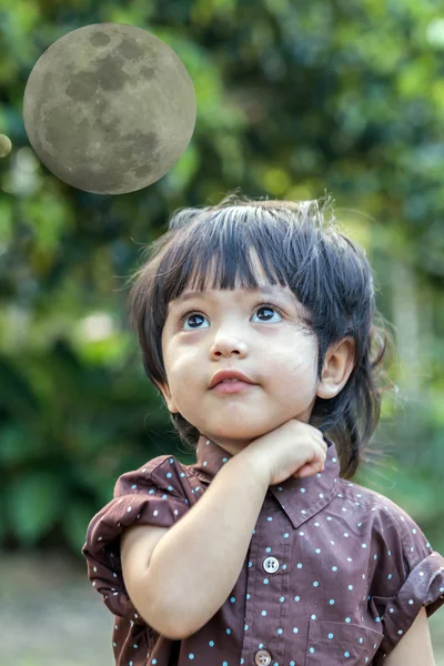 Asiatische süße kleine Junge — Stockfoto