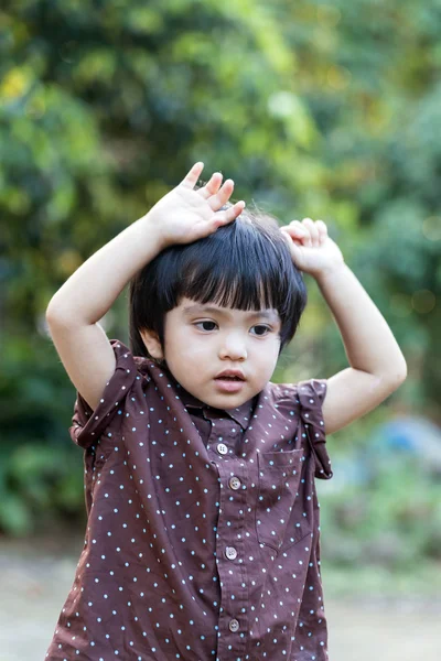 Asiático lindo pequeño niño — Foto de Stock