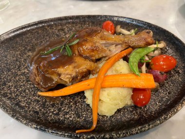 Sebzeli ızgara tavuk biftek