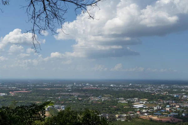 Tayland 'daki dağın tepesinden güzel manzara manzarası