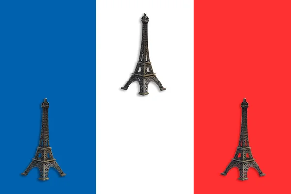 Souvenir Eiffel Tower Dengan Latar Belakang Warna Bendera Prancis Pola — Stok Foto