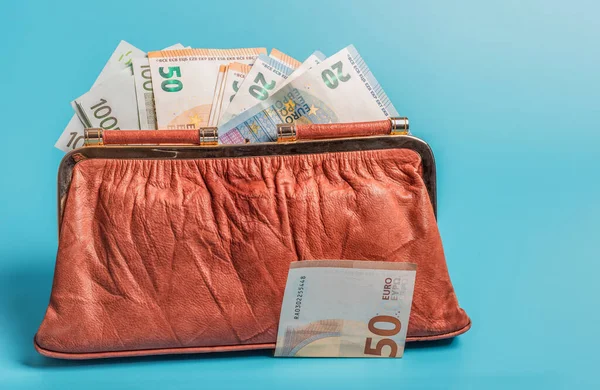 Para Dolu Büyük Bir Deri Cüzdan Euro — Stok fotoğraf