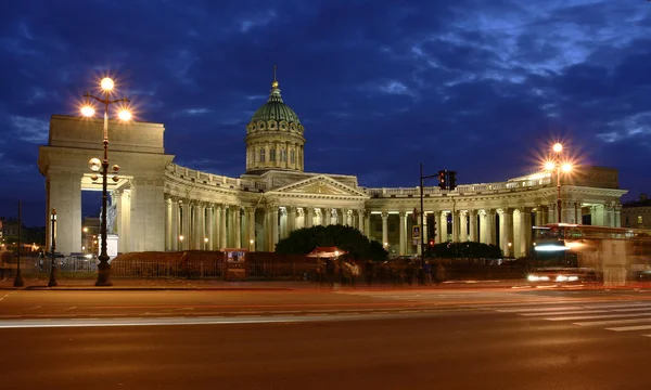Saint-Petersburg gece Kazan Katedrali
