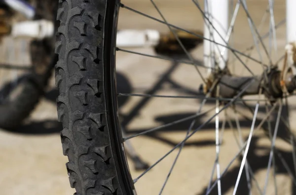 Detalhe bicicleta roda fundo — Fotografia de Stock