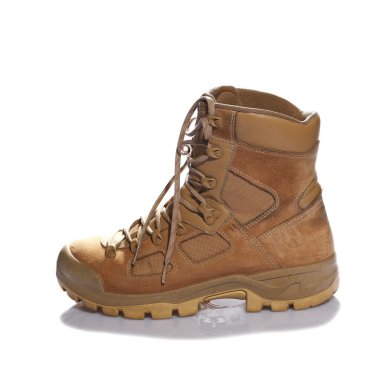 Savaş önyükleme tek beyaz arka plan üzerinde izole yan her bakıldığında