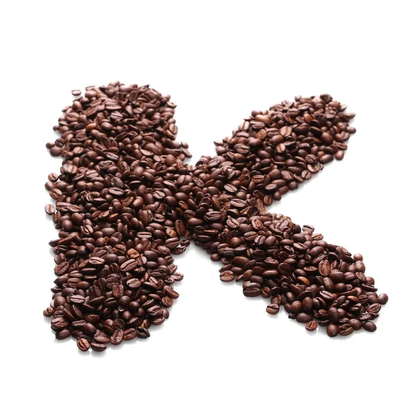 Γράμμα k, αλφάβητο από κόκκους καφέ που απομονώνονται σε λευκό φόντο — Φωτογραφία Αρχείου