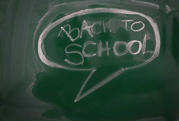 Zurück zur Schule und Sprechblasen auf der Tafel — Stockfoto