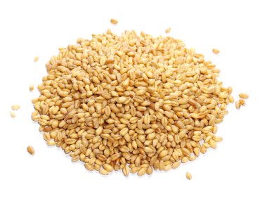 Beyaz arka plan üzerinde buğday yığın yan görünüm