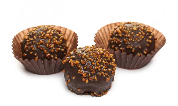 Trufas Chocolate Com Recheio Caramelo Sabor Amendoim Isolado Fundo Branco — Fotografia de Stock