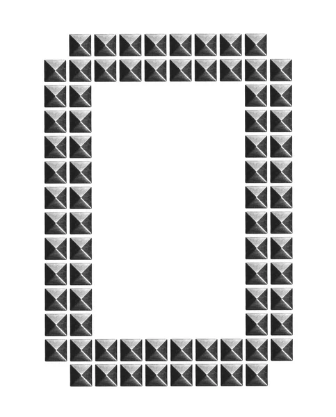 Metallbuchstaben-Symbol o, Mode Nieten, Pyramidennieten aus Metall isoliert auf weiß — Stockfoto