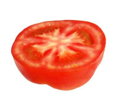 Beyaz arkaplanda izole edilmiş domates dilimi