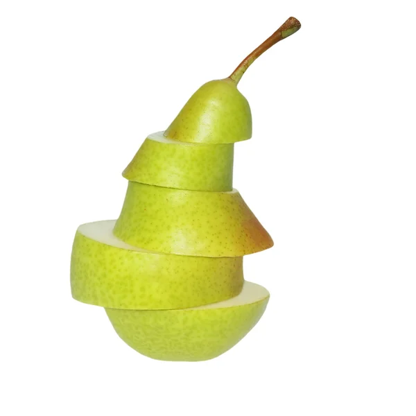Frutas de pera en rodajas aisladas sobre fondo blanco, con ruta de recorte — Foto de Stock
