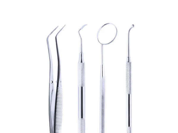 Набір металевого медичного обладнання для догляду за зубами ізольовано на білому — стокове фото